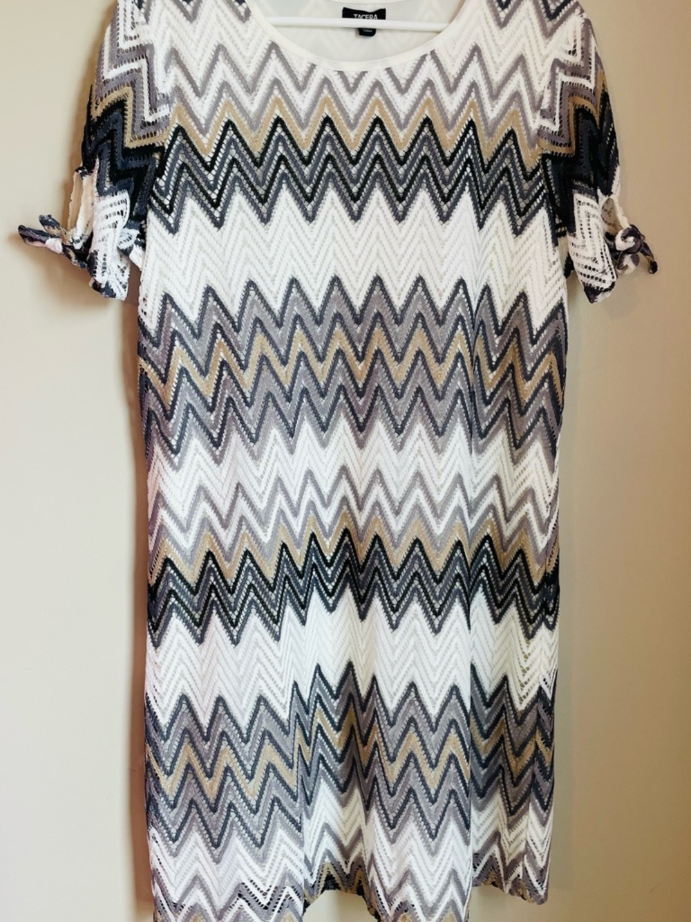 TACERA Zigzag Knit Shift Dress in White, Black & Taupe